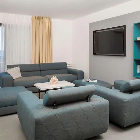 Four Brothers - Middle Floor Daire